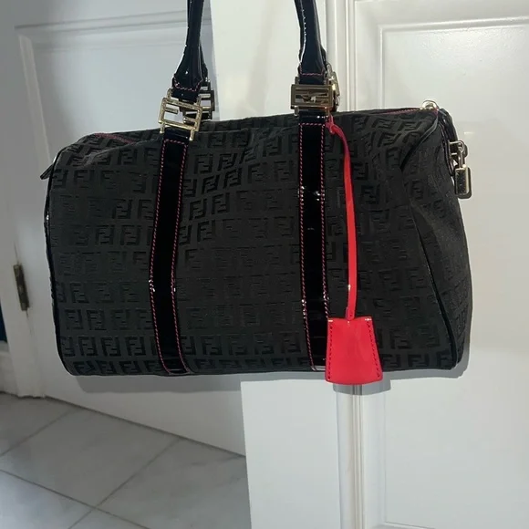 💯Authentic Fendi Black and pink Women's Bag - Picture 2 of 8